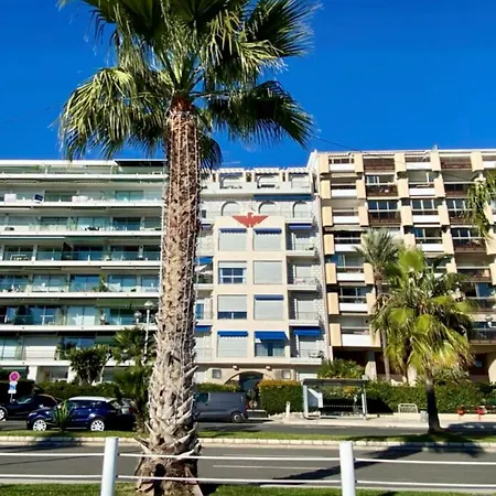 Promenade & Apartment *